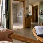 Maison plain pied senior à louer en logement social, accès sans marche et douche PMR
